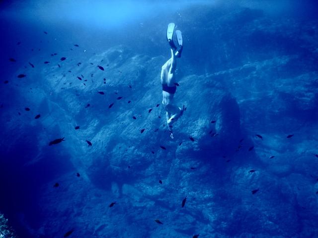 探索深海最深_探索深海巨怪_历史上对深海的探索